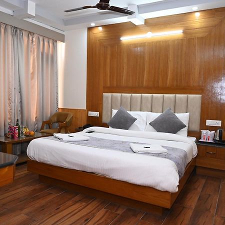 Hotel Lee Green Manāli エクステリア 写真